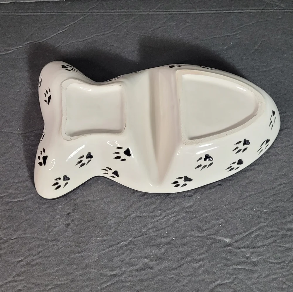 Sassy Cat Divided Pet Dish Fish Shaped NWOT